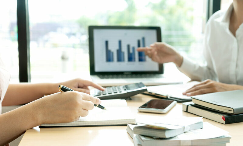 市場調査と事業計画を念入りに行い事業を進めるか判断する