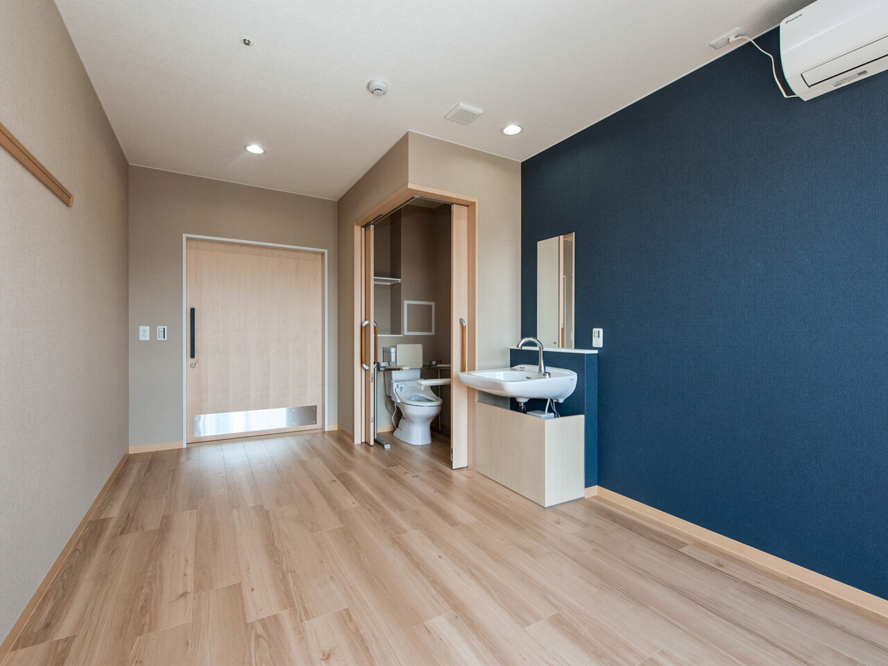 複合商業施設などと比較して、立地条件に左右されにくいのも特徴のひとつです。駅からの距離がある閑静な地域の方が人気で入居者が絶えないケースも。