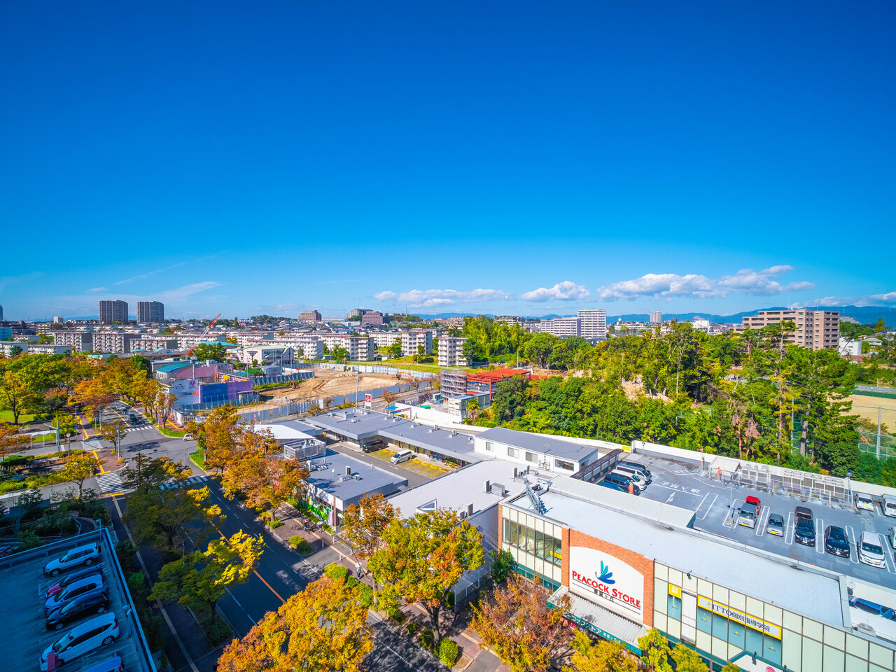 建設会社や不動産会社にテナントを見つけてきて貰った上で、検討をすることが大切。商業施設としての競争性を保ち続ける経営をしていけるか、といった中長期的な視点が求められます。収益性と地域のニーズのバランスの見極めを前提とした経営計画が何よりも重要です。