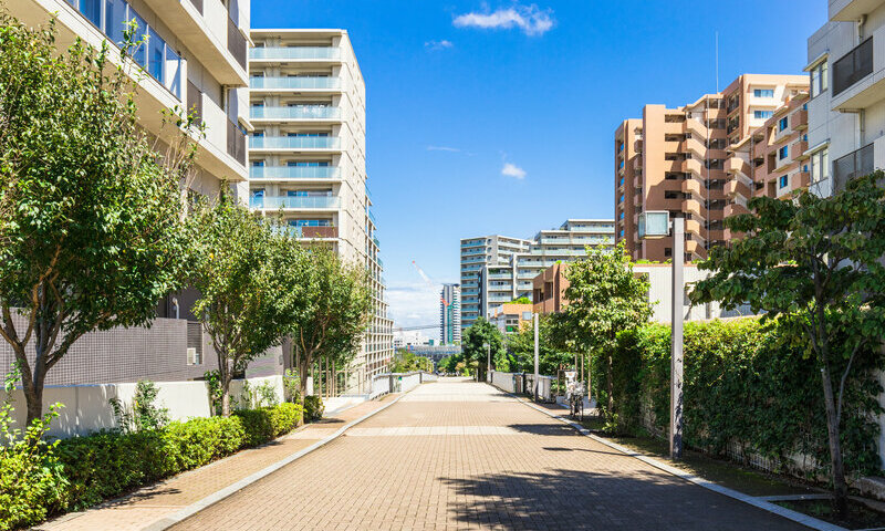 賃貸住宅か店舗か駐車場（コインパーキング）がメインの活用になると思います。それぞれの活用の市場調査を行い、向いている活用をチェック
