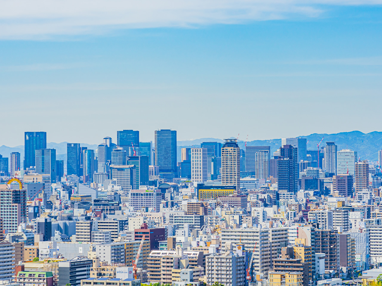 駅前や主要道路に面していない市街地の土地の場合は、オフィスビル・テナントビル・賃貸マンションなどの中から、市場性があり投資利回りが高い物件を選択する事が大切です。