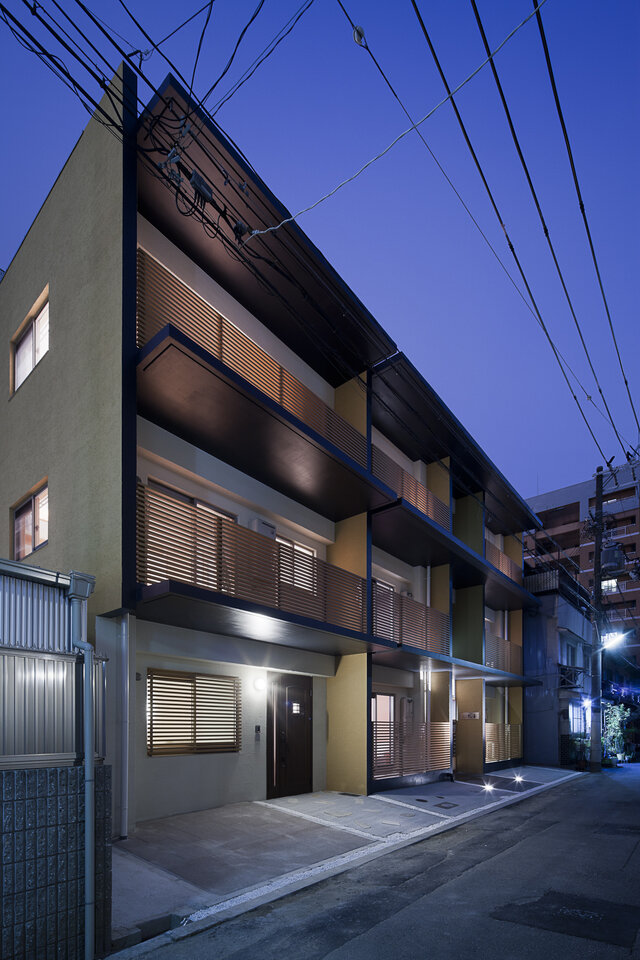 自宅に住みつつ、家賃収入を得る。 古くなった自宅が０円から新築に！！ローンで悩むことはもうありません。<br />
家賃収入でローンが返済でき、ローン返済後は家賃収入がそのまま 収入になります。<br />
<br />
「息子が帰ってきたから、二世帯+賃貸に」<br />
「３世代になってきたから、３世帯住宅に」<br />
「夫婦だけなのでほとんどを賃貸部分に」<br />
<br />
家族構成、ライフスタイルの変化 に合わせて、　ありとあらゆる局面であなたの生活を サポートしてくれる住宅です。