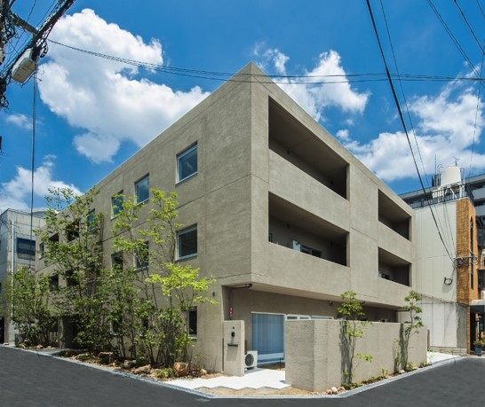 地域に愛されるデザイナーズマンション完成で入居待ちが続出。 
大阪ハウジングデザイン賞受賞の唯一無二のマンションに。